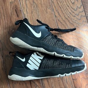 Nike shoes Size 6.5Y  Big Boy (Youth US size) 922680-004